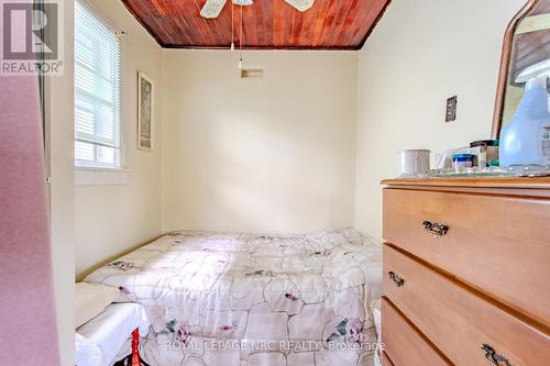 16 Lincoln Road E, Fort Erie, ON - Indoor Photo Showing Bedroom