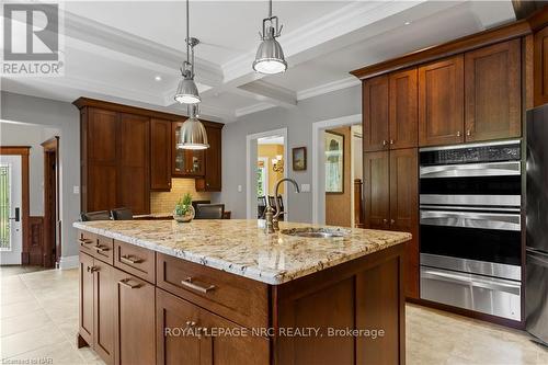 110 Main Street E, Grimsby, ON - Indoor Photo Showing Kitchen With Double Sink