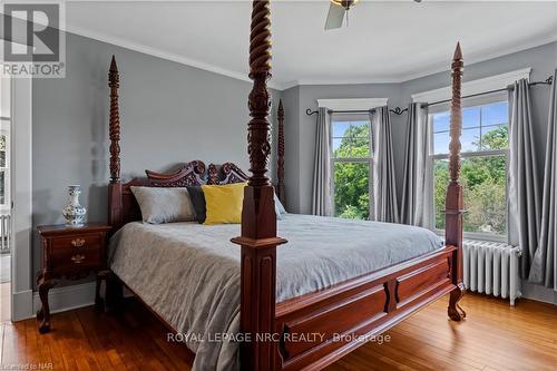 110 Main Street E, Grimsby, ON - Indoor Photo Showing Bedroom