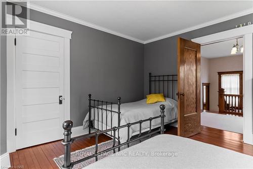 110 Main Street E, Grimsby, ON - Indoor Photo Showing Bedroom