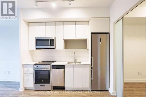 412 - 630 Greenwood Avenue, Toronto, ON - Indoor Photo Showing Kitchen With Stainless Steel Kitchen