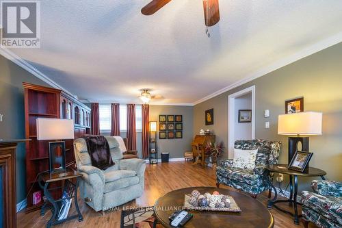 65 O'Neil Crescent, Quinte West, ON - Indoor Photo Showing Living Room
