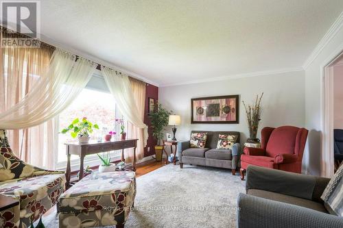 65 O'Neil Crescent, Quinte West, ON - Indoor Photo Showing Living Room