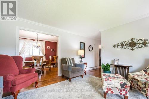 65 O'Neil Crescent, Quinte West, ON - Indoor Photo Showing Living Room