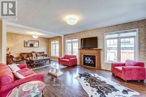 28 Linacre Drive, Richmond Hill (Oak Ridges), ON - Indoor Photo Showing Living Room With Fireplace