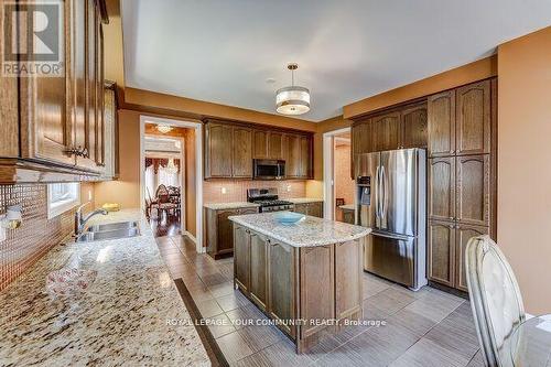 28 Linacre Drive, Richmond Hill (Oak Ridges), ON - Indoor Photo Showing Kitchen