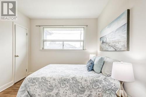 207 Mcgill Street, Mississauga, ON - Indoor Photo Showing Bedroom