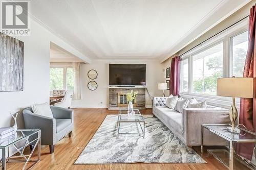 207 Mcgill Street, Mississauga, ON - Indoor Photo Showing Living Room