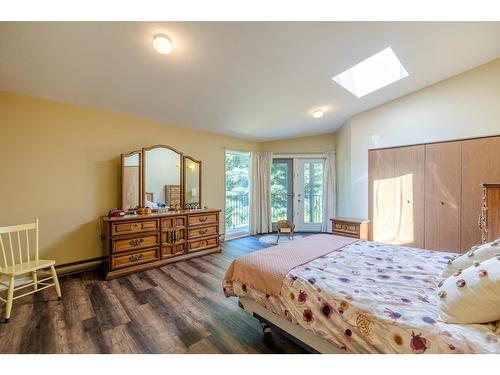 105 Castle Mountain Road, Fernie, BC - Indoor Photo Showing Bedroom