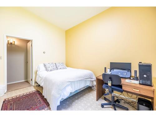 105 Castle Mountain Road, Fernie, BC - Indoor Photo Showing Bedroom