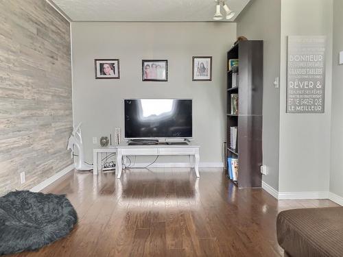 Living room - 53 Rue Principale N., Saint-Bruno-De-Guigues, QC - Indoor Photo Showing Living Room