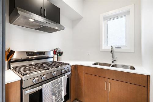 57 Marigold Road, West St Paul, MB - Indoor Photo Showing Kitchen With Double Sink