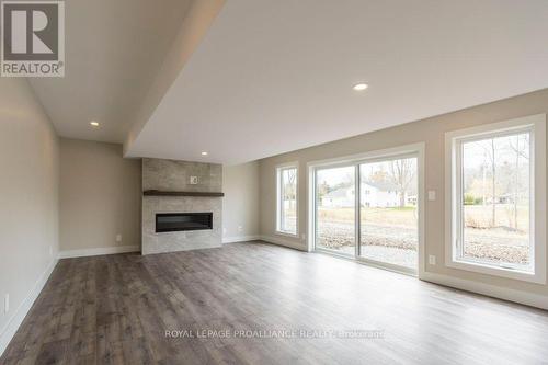 150 Michael'S Way, Prince Edward County, ON - Indoor Photo Showing Living Room With Fireplace