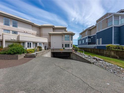 110-87 Island Hwy South, Campbell River, BC - Indoor Photo Showing Laundry Room