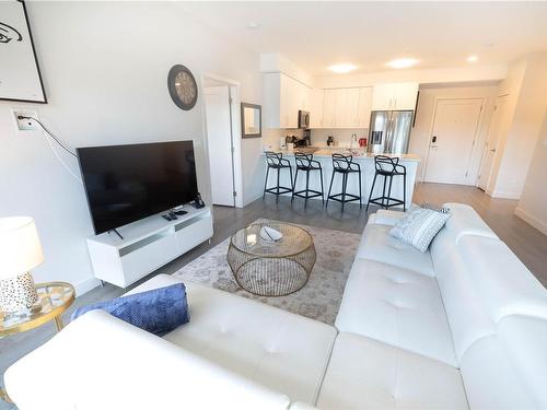 304-707 Treanor Ave, Langford, BC - Indoor Photo Showing Living Room