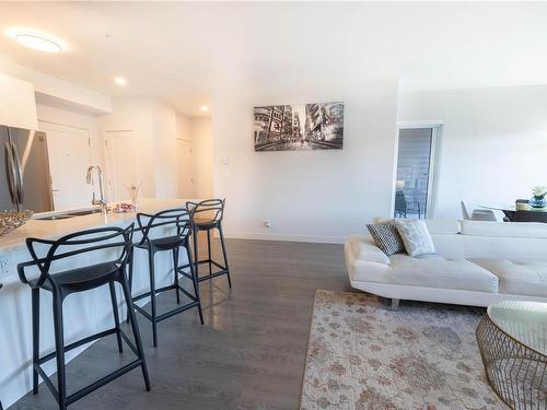 304-707 Treanor Ave, Langford, BC - Indoor Photo Showing Living Room