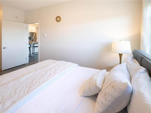 304-707 Treanor Ave, Langford, BC - Indoor Photo Showing Bedroom