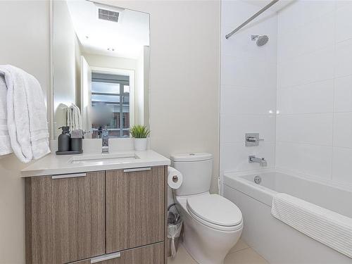 711-728 Yates St, Victoria, BC - Indoor Photo Showing Bathroom