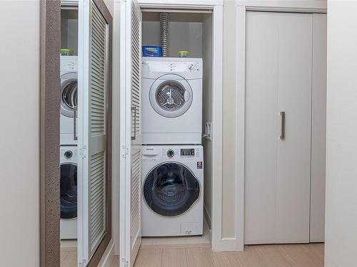 711-728 Yates St, Victoria, BC - Indoor Photo Showing Laundry Room