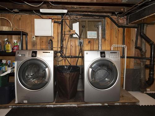 213 Marks Street S, Thunder Bay, ON - Indoor Photo Showing Laundry Room