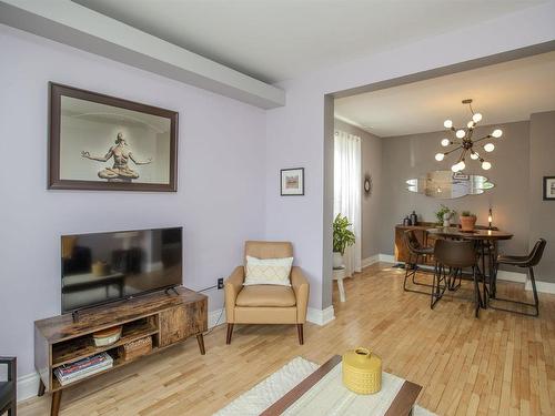 213 Marks Street S, Thunder Bay, ON - Indoor Photo Showing Living Room