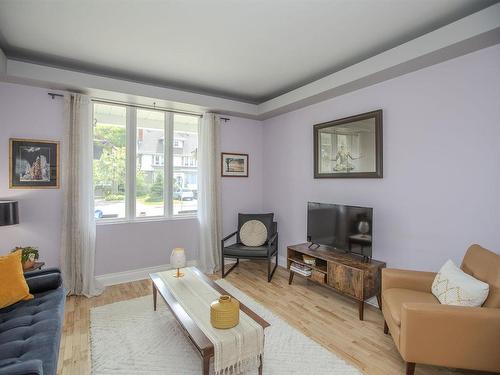 213 Marks Street S, Thunder Bay, ON - Indoor Photo Showing Living Room