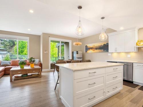 103-580 Sedona Drive, Kamloops, BC - Indoor Photo Showing Kitchen With Upgraded Kitchen