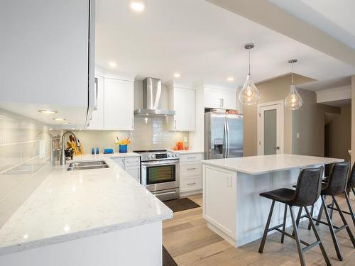 103-580 Sedona Drive, Kamloops, BC - Indoor Photo Showing Kitchen With Stainless Steel Kitchen With Double Sink With Upgraded Kitchen