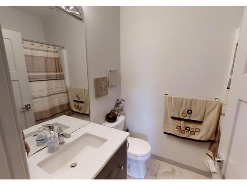 2200 Doubletree Cres, Kamloops, BC - Indoor Photo Showing Bathroom