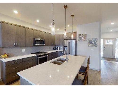 2200 Doubletree Cres, Kamloops, BC - Indoor Photo Showing Kitchen With Double Sink With Upgraded Kitchen