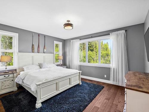 7288 Airmail Road, Out Of District, BC - Indoor Photo Showing Bedroom
