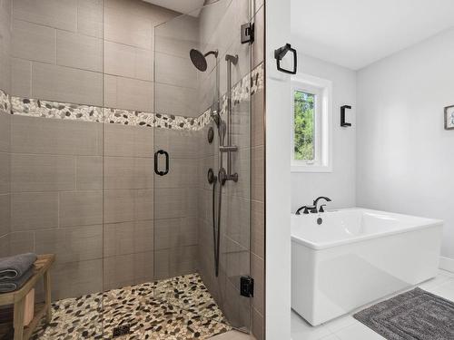 7288 Airmail Road, Out Of District, BC - Indoor Photo Showing Bathroom
