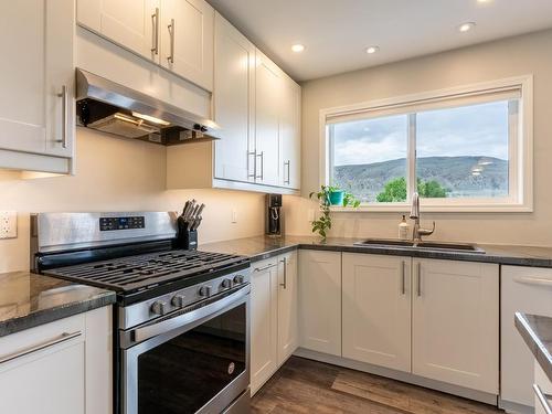 616 Pine Street, Ashcroft, BC - Indoor Photo Showing Kitchen With Double Sink