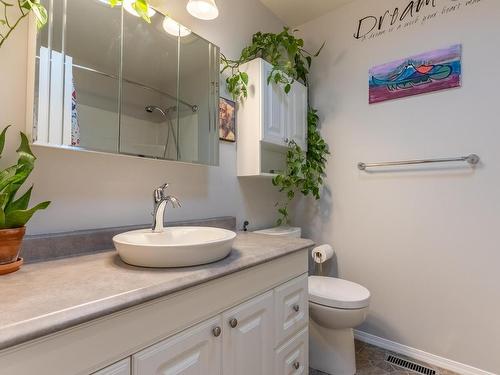 616 Pine Street, Ashcroft, BC - Indoor Photo Showing Bathroom