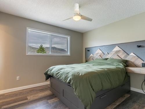 616 Pine Street, Ashcroft, BC - Indoor Photo Showing Bedroom