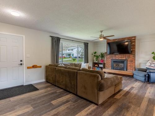 616 Pine Street, Ashcroft, BC - Indoor Photo Showing Living Room With Fireplace