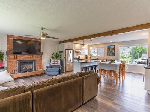 616 Pine Street, Ashcroft, BC - Indoor Photo Showing Living Room With Fireplace