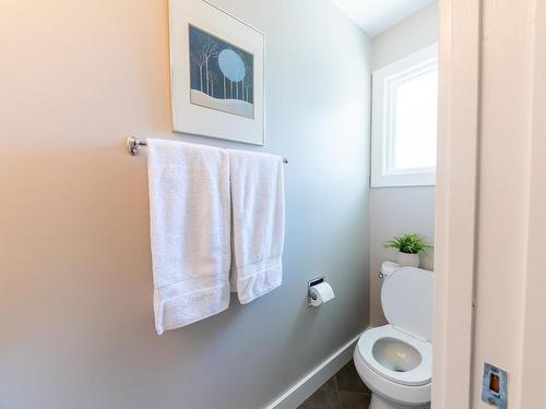 720 Gleneagles Drive, Kamloops, BC - Indoor Photo Showing Bathroom