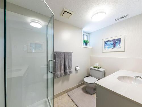 720 Gleneagles Drive, Kamloops, BC - Indoor Photo Showing Bathroom