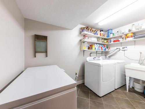 720 Gleneagles Drive, Kamloops, BC - Indoor Photo Showing Laundry Room