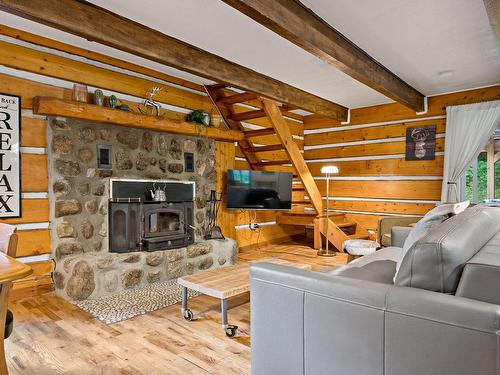 Salon - 1307 Rue Du Sous-Bois, Mont-Blanc, QC - Indoor With Fireplace
