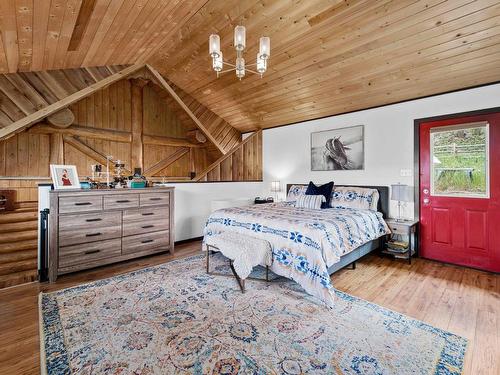 8585 Westsyde Rd, Kamloops, BC - Indoor Photo Showing Bedroom