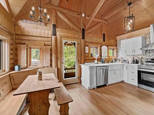 8585 Westsyde Rd, Kamloops, BC - Indoor Photo Showing Kitchen With Upgraded Kitchen