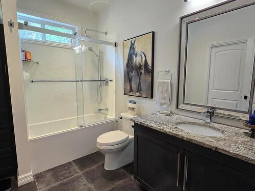 9073 Kealty Road, Kamloops, BC - Indoor Photo Showing Bathroom