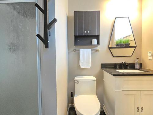 9073 Kealty Road, Kamloops, BC - Indoor Photo Showing Bathroom