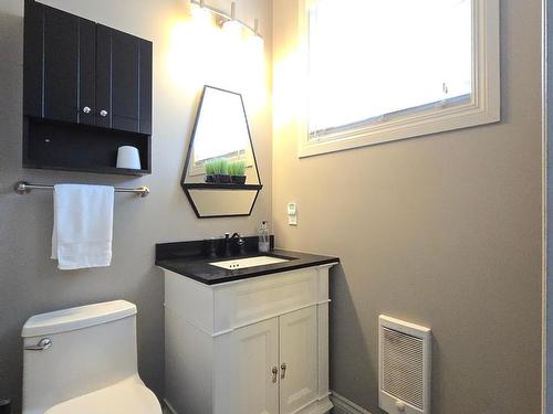 9073 Kealty Road, Kamloops, BC - Indoor Photo Showing Bathroom