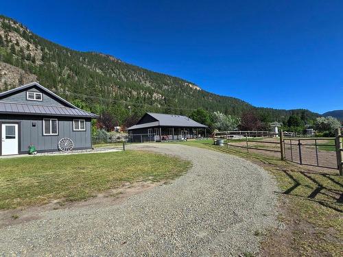 9073 Kealty Road, Kamloops, BC - Outdoor