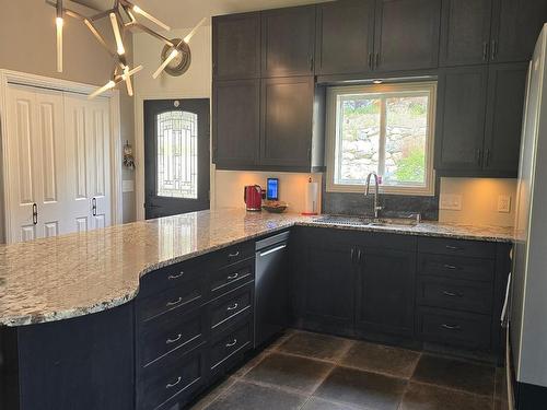 9073 Kealty Road, Kamloops, BC - Indoor Photo Showing Kitchen