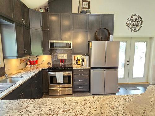 9073 Kealty Road, Kamloops, BC - Indoor Photo Showing Kitchen With Upgraded Kitchen