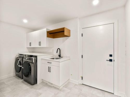 331 Rue Cheval Noir, Kamloops, BC - Indoor Photo Showing Kitchen With Upgraded Kitchen